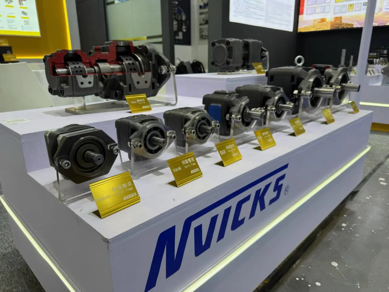 VICKS Intelligent Equipment Showcases Industrial Power Solutions at CHINAPLAS 2025, Driving Global Competitiveness with “Chinese Heart” Technology